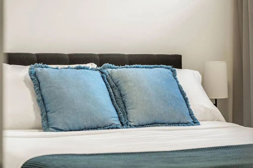 Voyager'S Hub- Calgary Innercity 3Bd 4Bed Sleeps 8 0*,  Canada