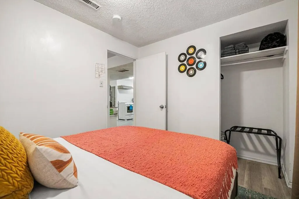 Voyager'S Hub- Calgary Innercity 3Bd 4Bed Sleeps 8 Holiday home