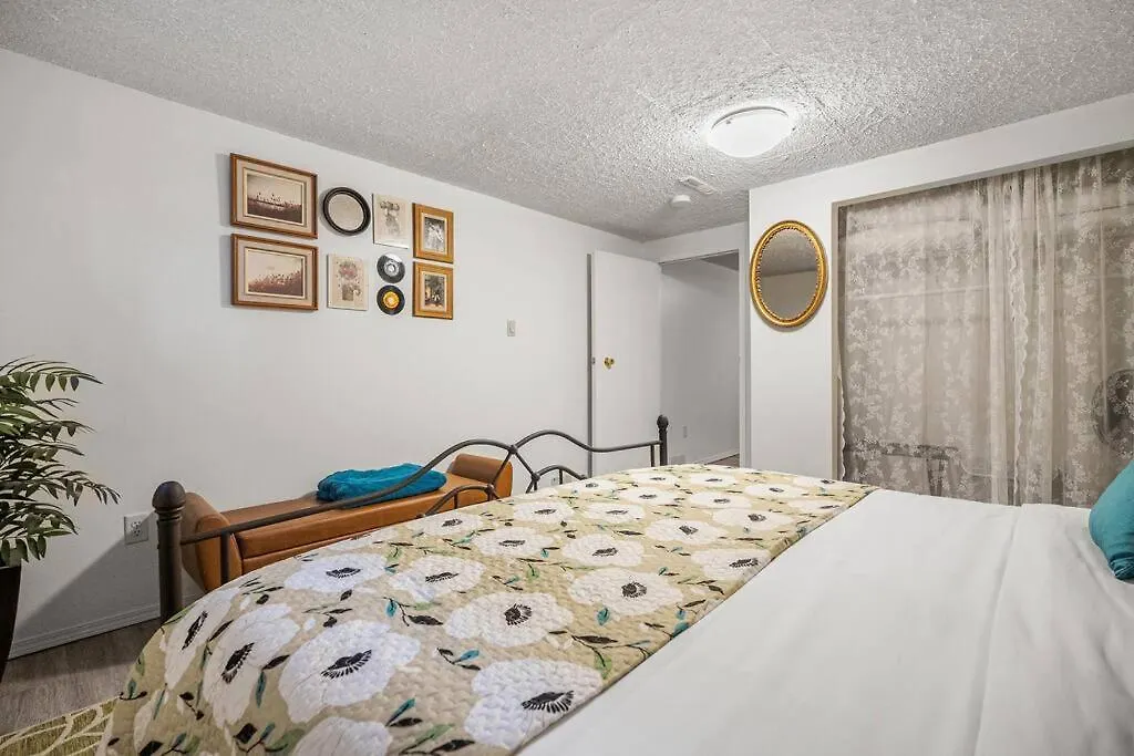 Voyager'S Hub- Calgary Innercity 3Bd 4Bed Sleeps 8 0*,  Canada