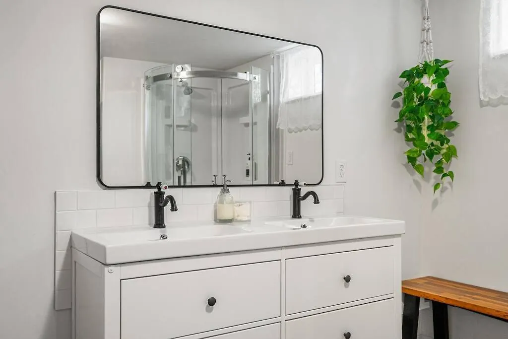 Voyager'S Hub- Calgary Innercity 3Bd 4Bed Sleeps 8 0*,  Canada